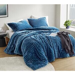 510 Design Avril Fluffy Ribbed Plush Midweight Comforter Set